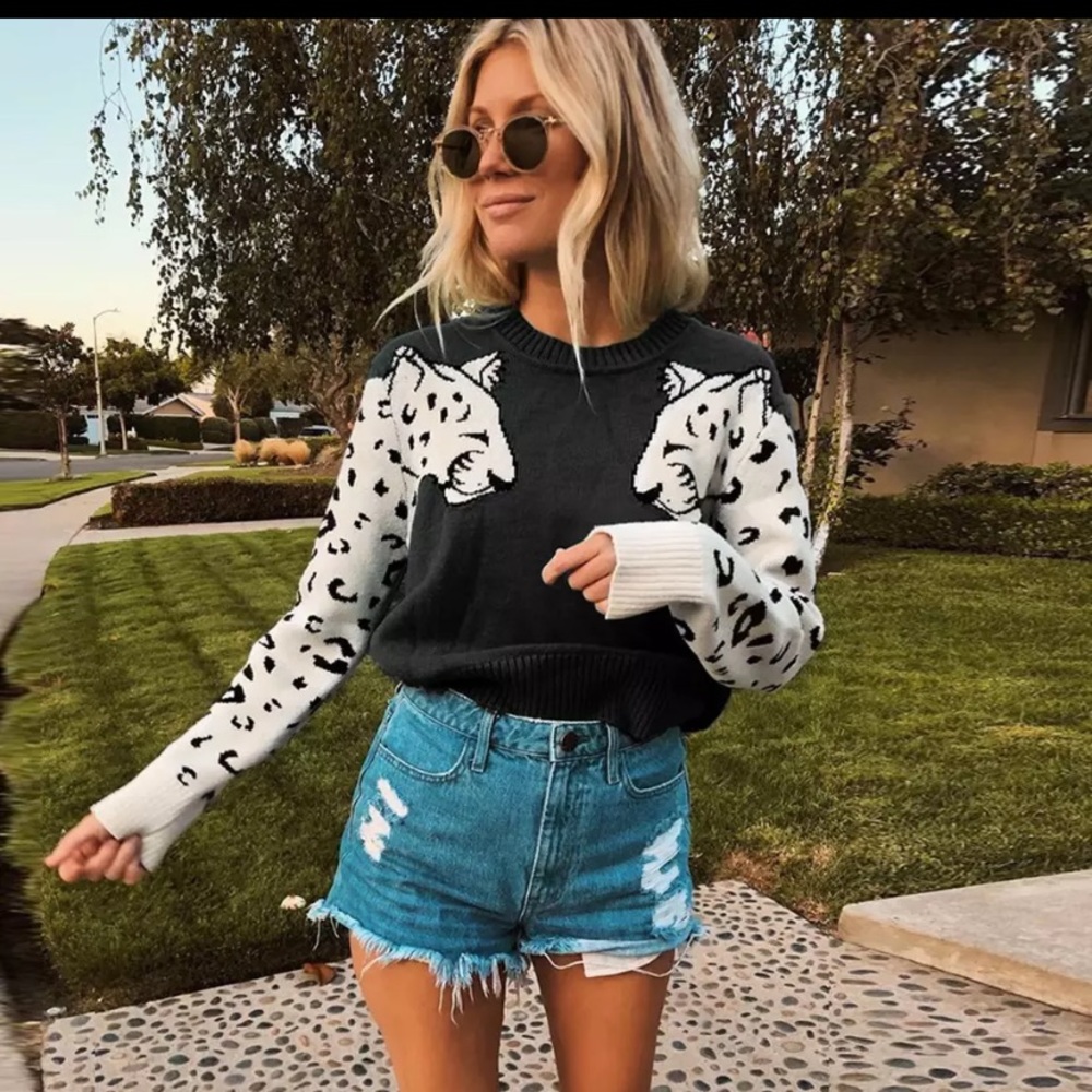 New super soft leopard sleeve sweaters